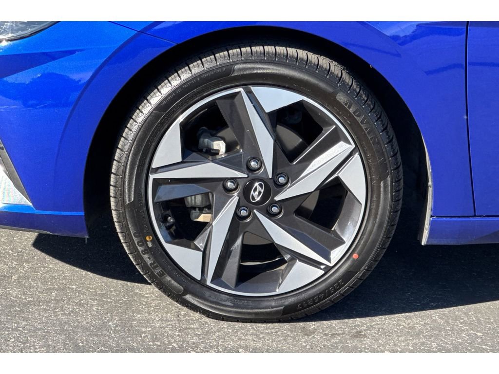 Used 2023 Hyundai Elantra Limited image 30