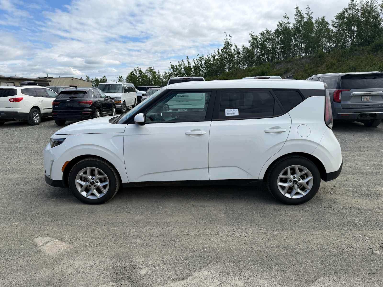 Used 2024 Kia Soul LX w/ Option Group 015 FWD image 2