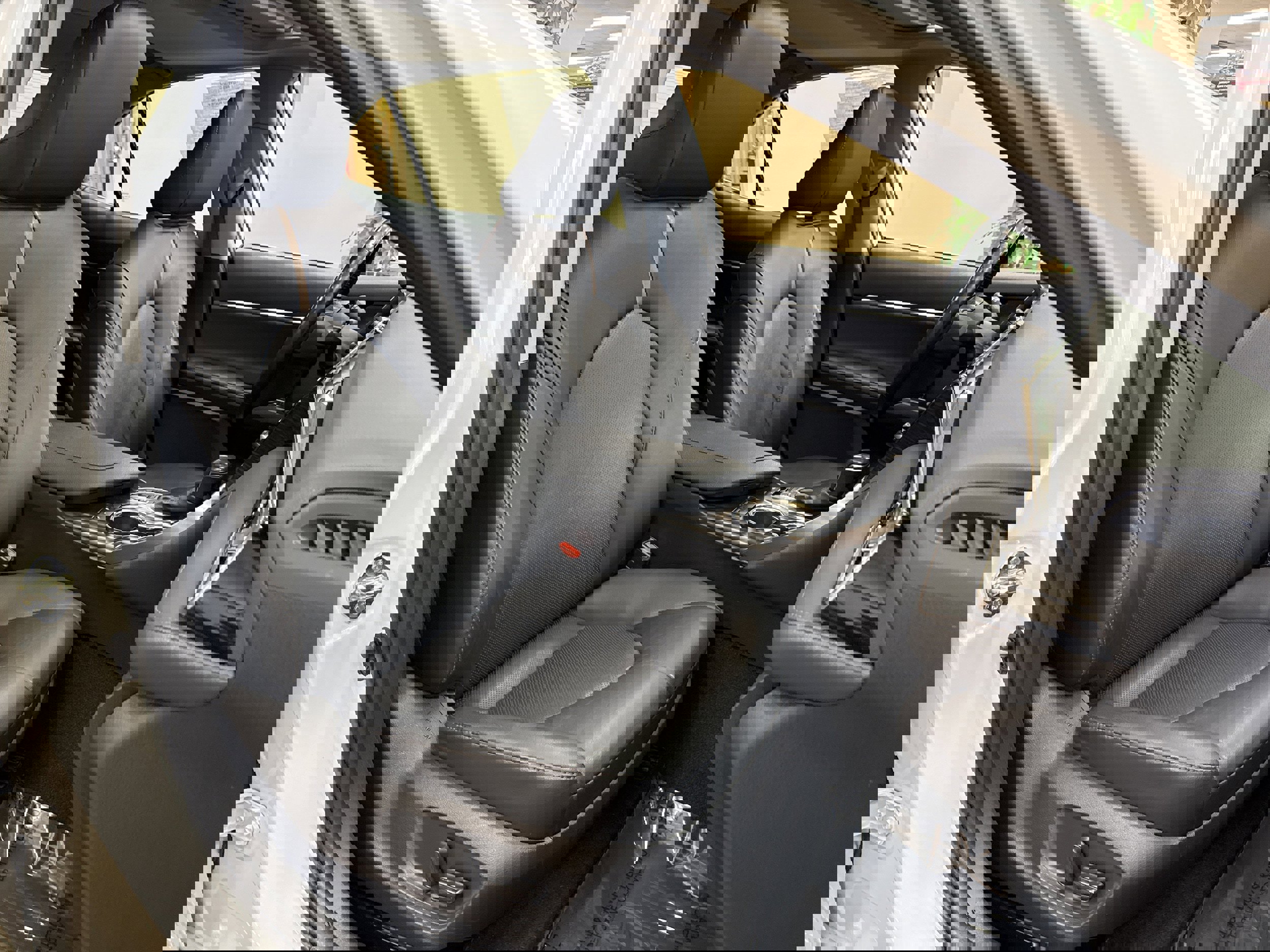 Used 2020 Toyota Camry XLE image 18