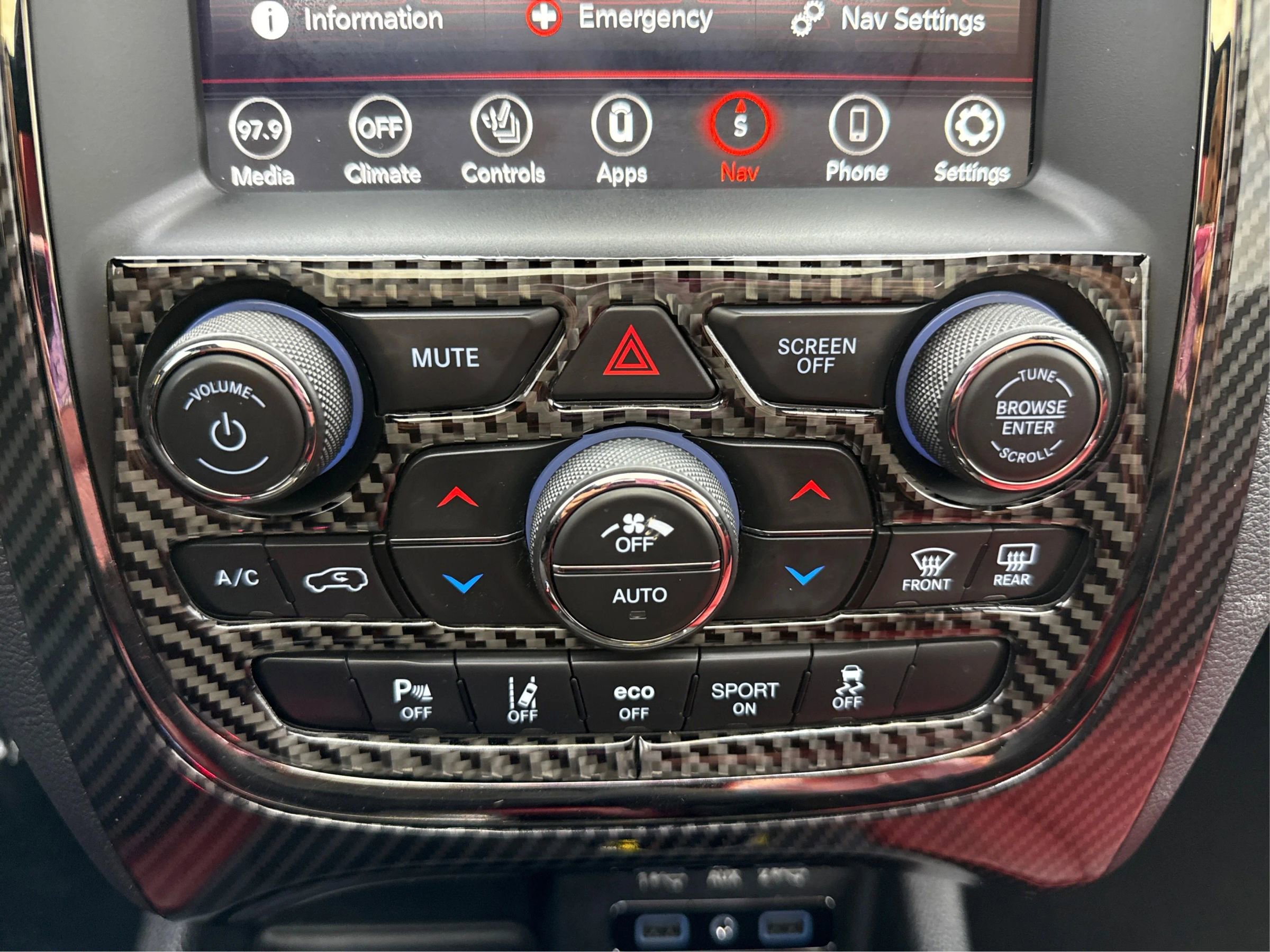 Used 2020 Dodge Durango R/T w/ Technology Group AWD/4WD image 32