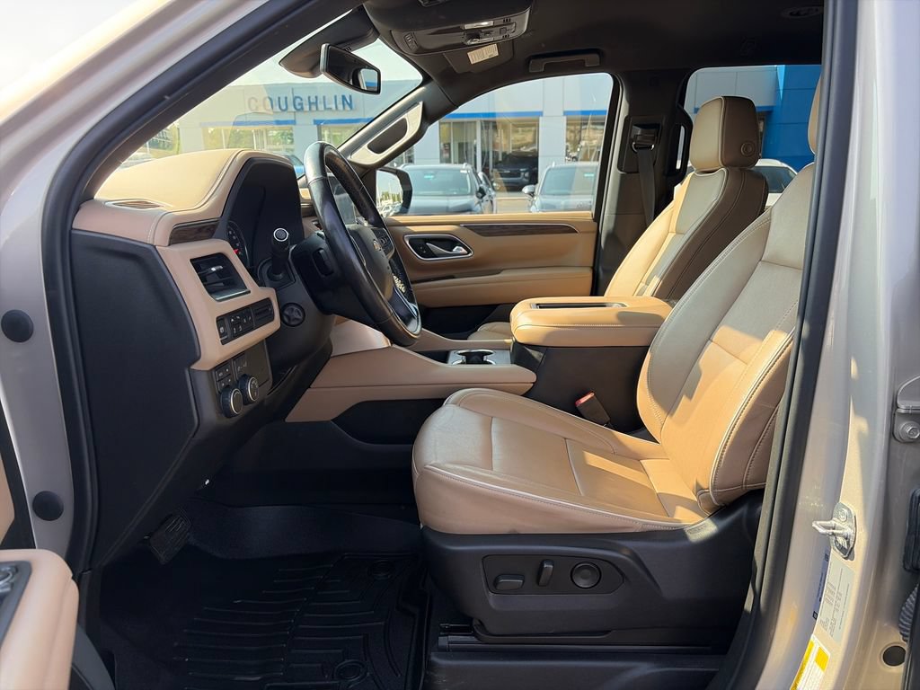 Used 2021 Chevrolet Suburban Premier AWD/4WD image 17