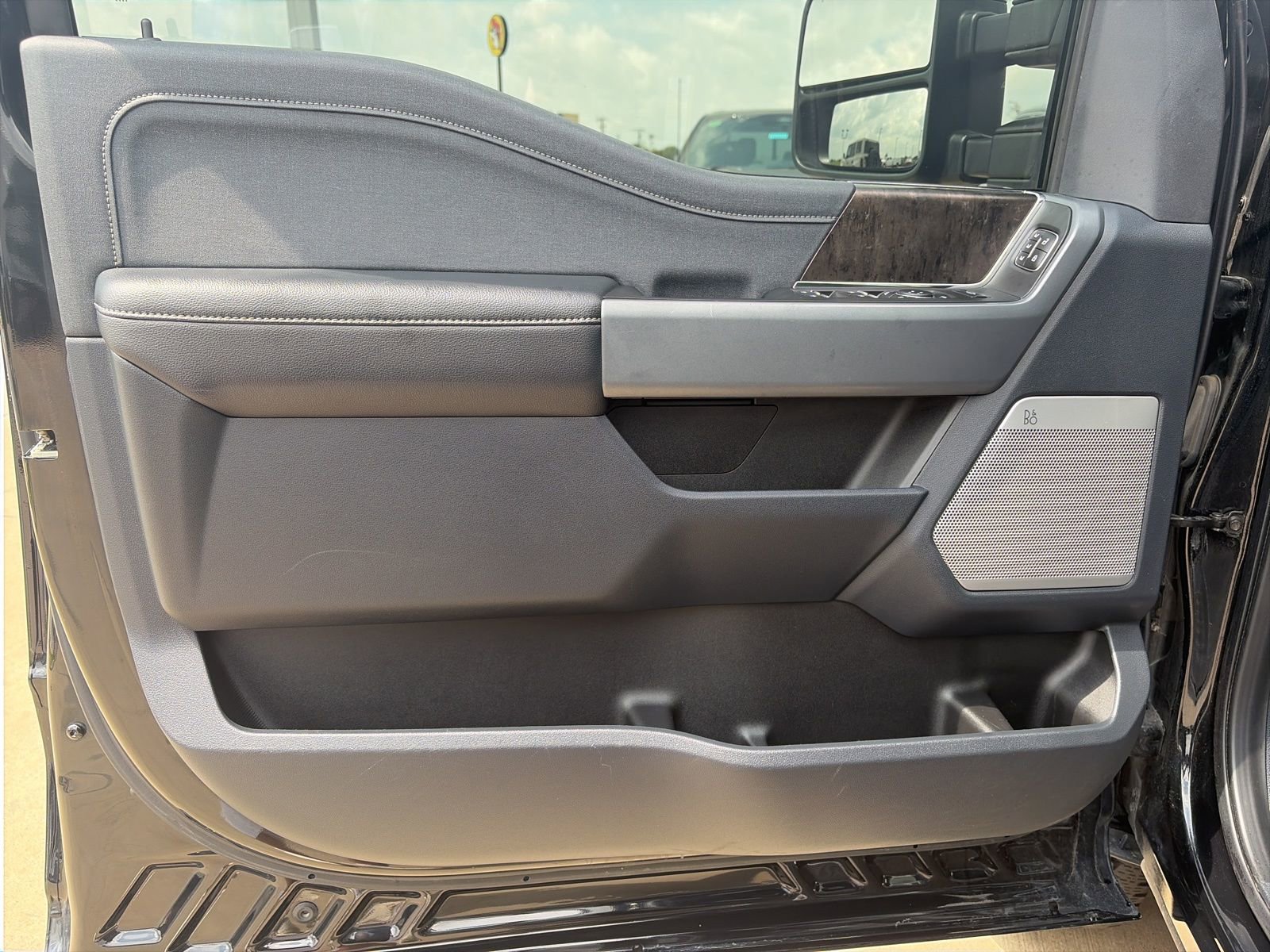 Used 2024 Ford F250 Lariat w/ Lariat Ultimate Package AWD/4WD image 13