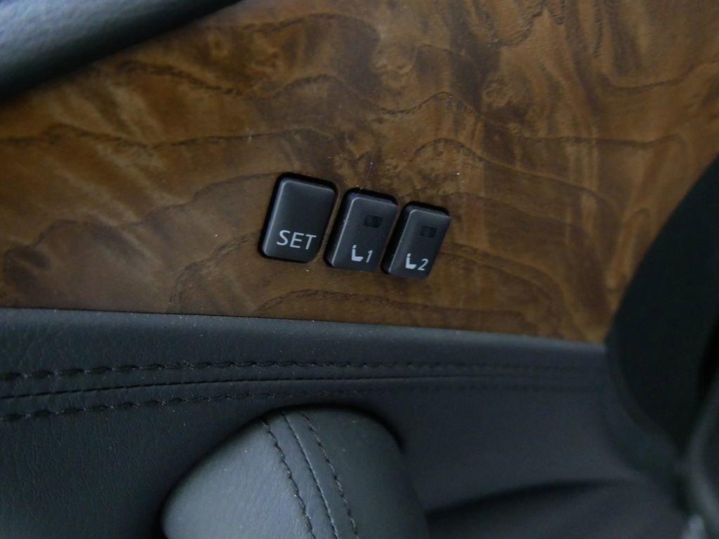 Used 2024 Nissan Armada SL w/ Captain's Chairs Package image 15