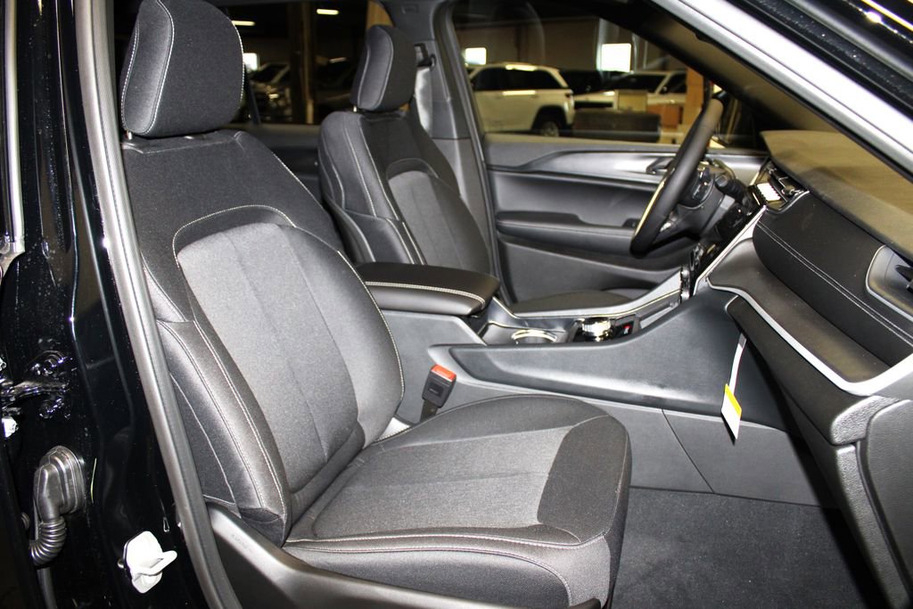 New 2025 Jeep Grand Cherokee Laredo X w/ Luxury Tech Group I image 30