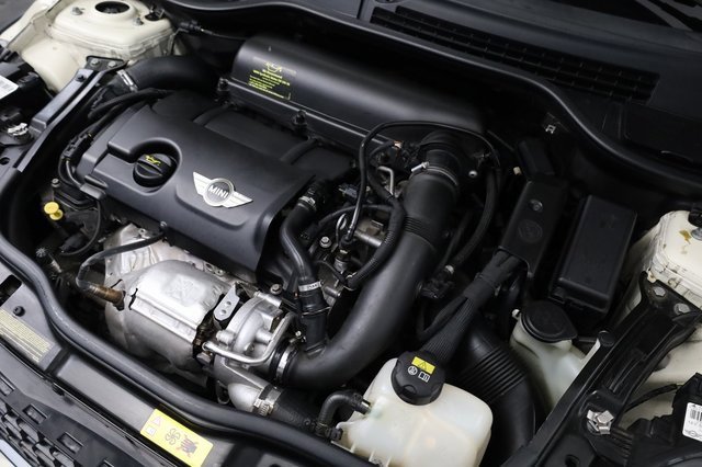 Used 2015 MINI Cooper S image 9