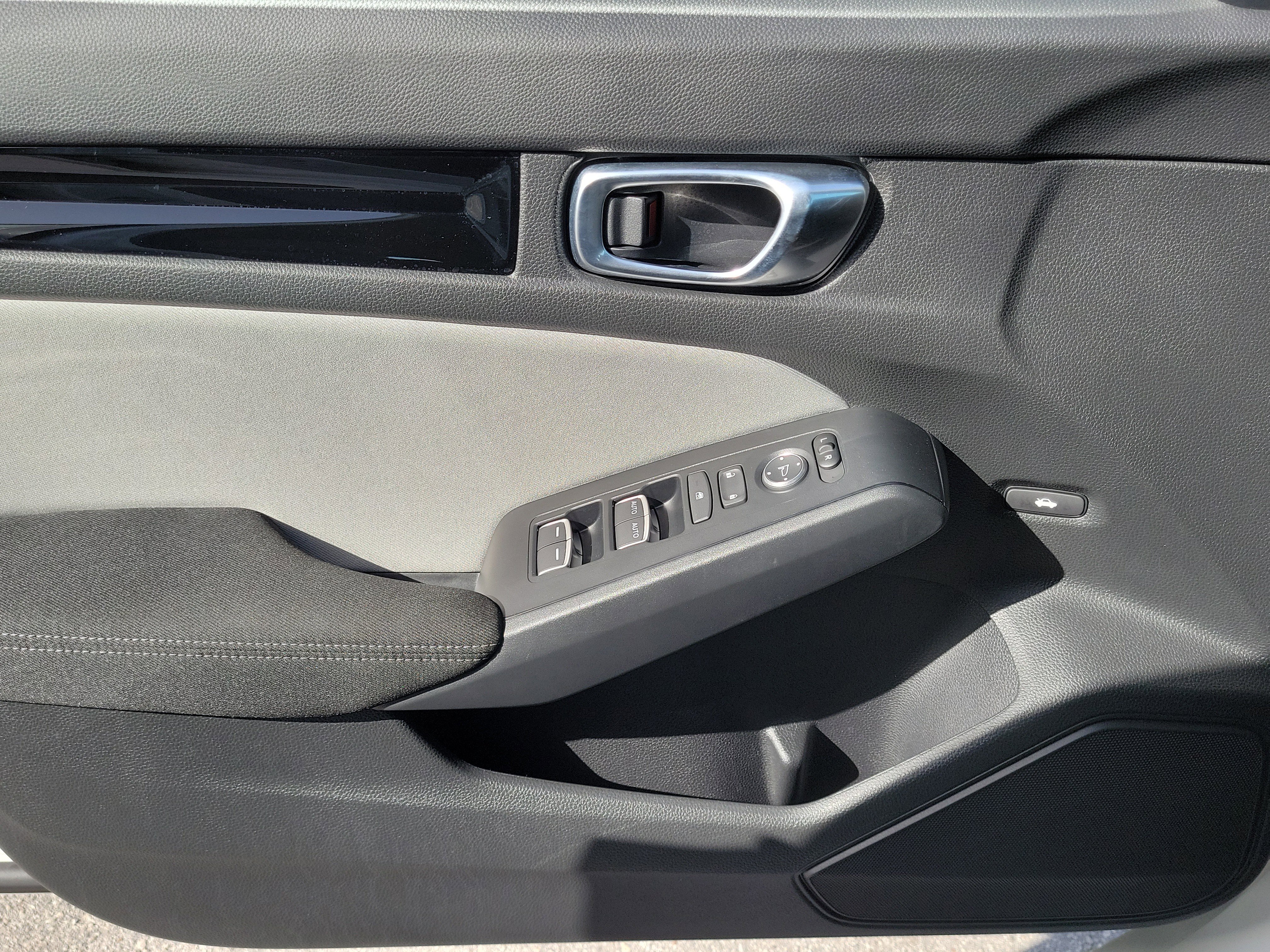 Used 2025 Honda Civic Sport image 25