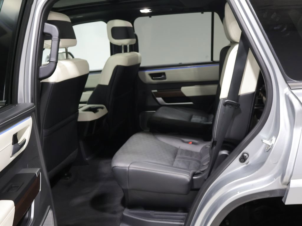 Used 2024 Toyota Sequoia Capstone AWD/4WD image 18