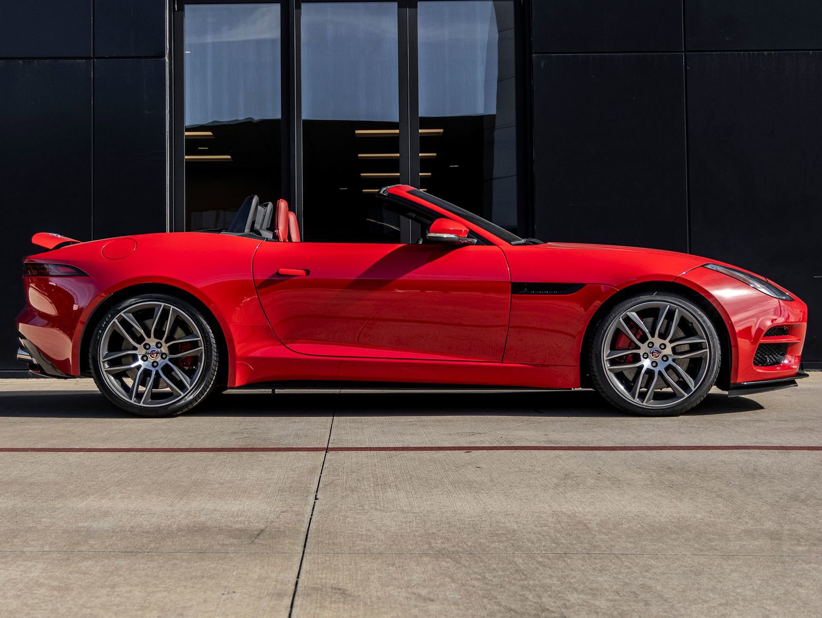 Used 2018 Jaguar F-TYPE R image 11