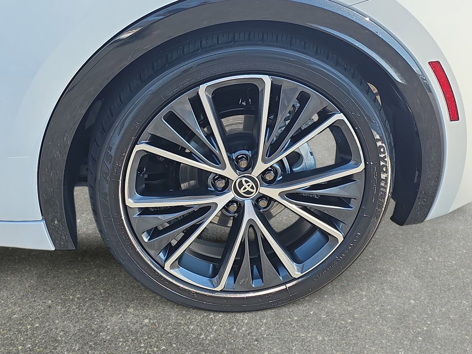 Used 2024 Toyota Prius Limited image 33