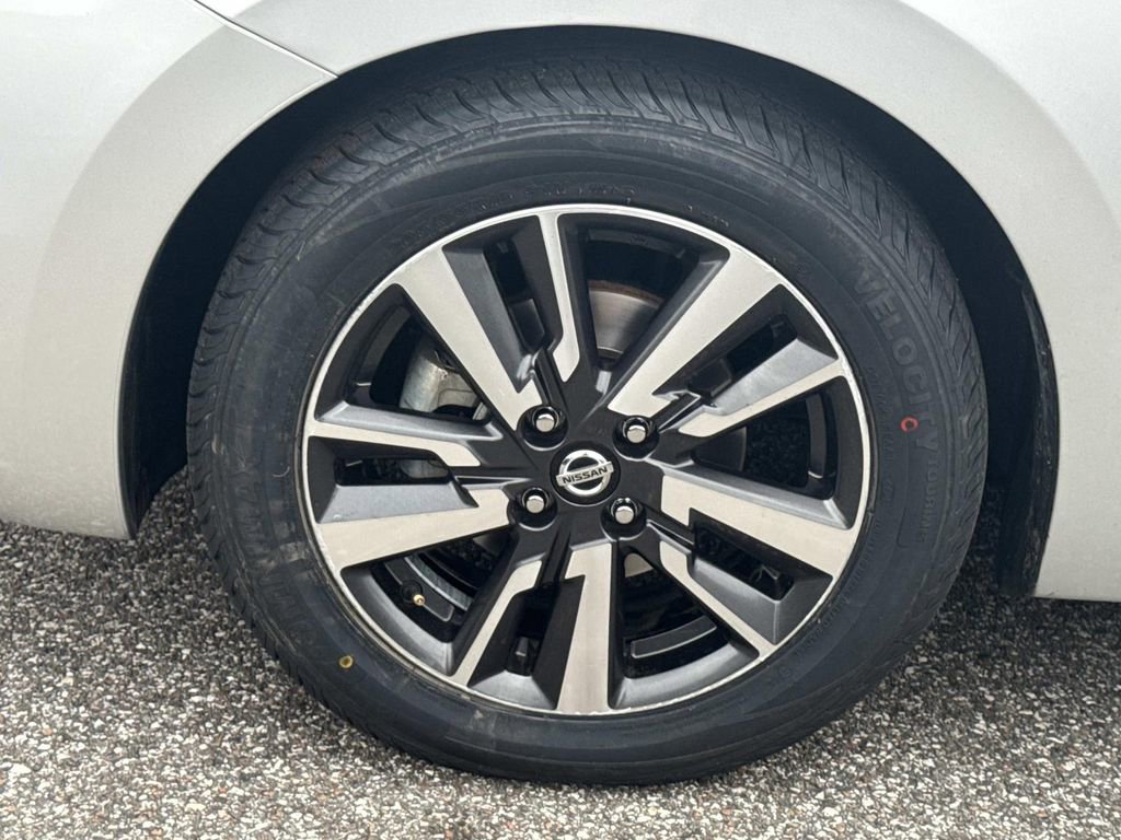 Certified 2021 Nissan Versa SV image 11