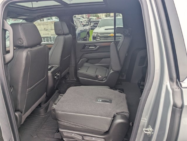 New 2026 GMC Yukon XL Denali w/ Sun & Power Step Package AWD/4WD image 9