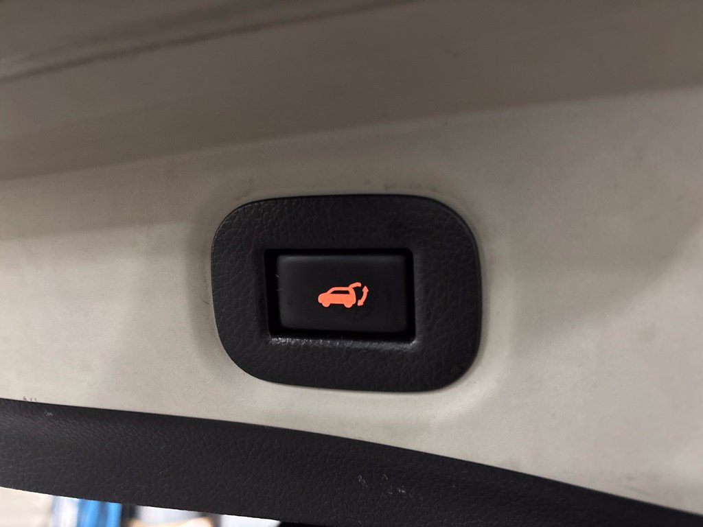 Used 2018 Nissan Rogue SV AWD/4WD image 14