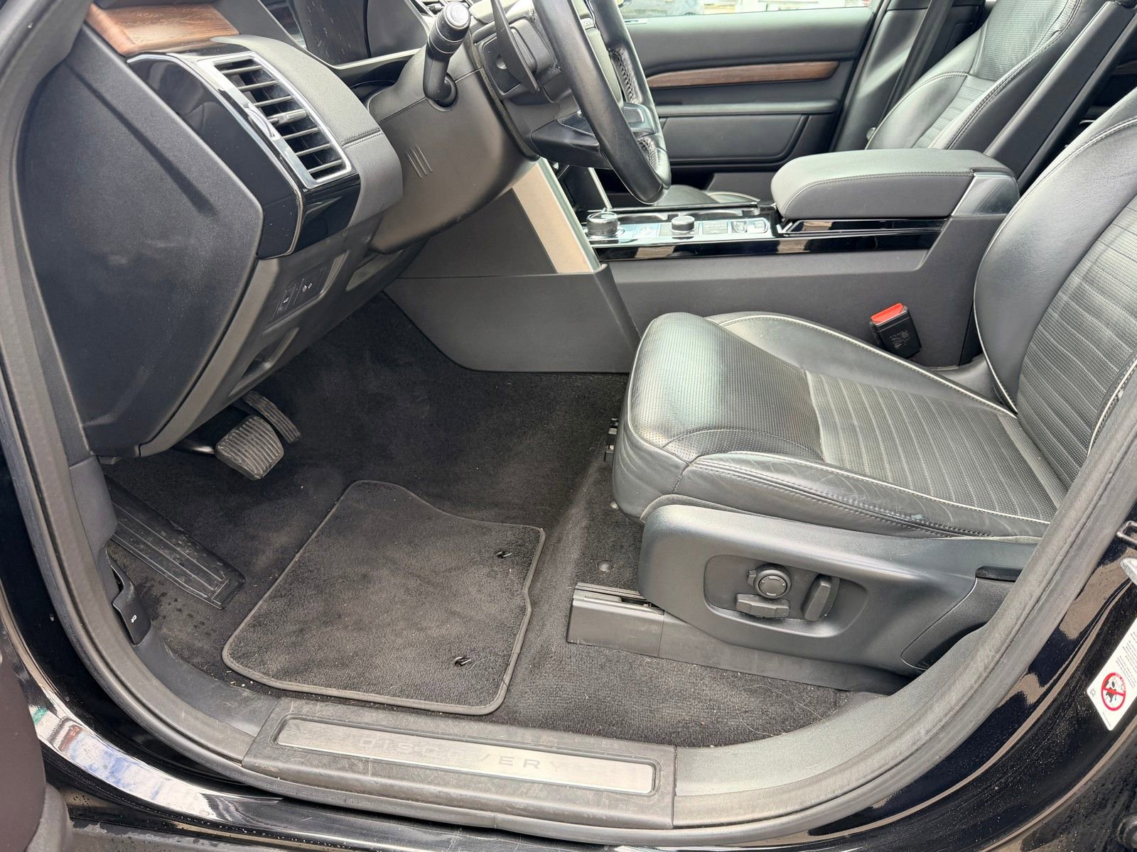 Used 2019 Land Rover Discovery HSE AWD/4WD image 13