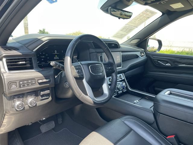 Used 2023 GMC Yukon XL Denali w/ Denali Reserve Package AWD/4WD image 10