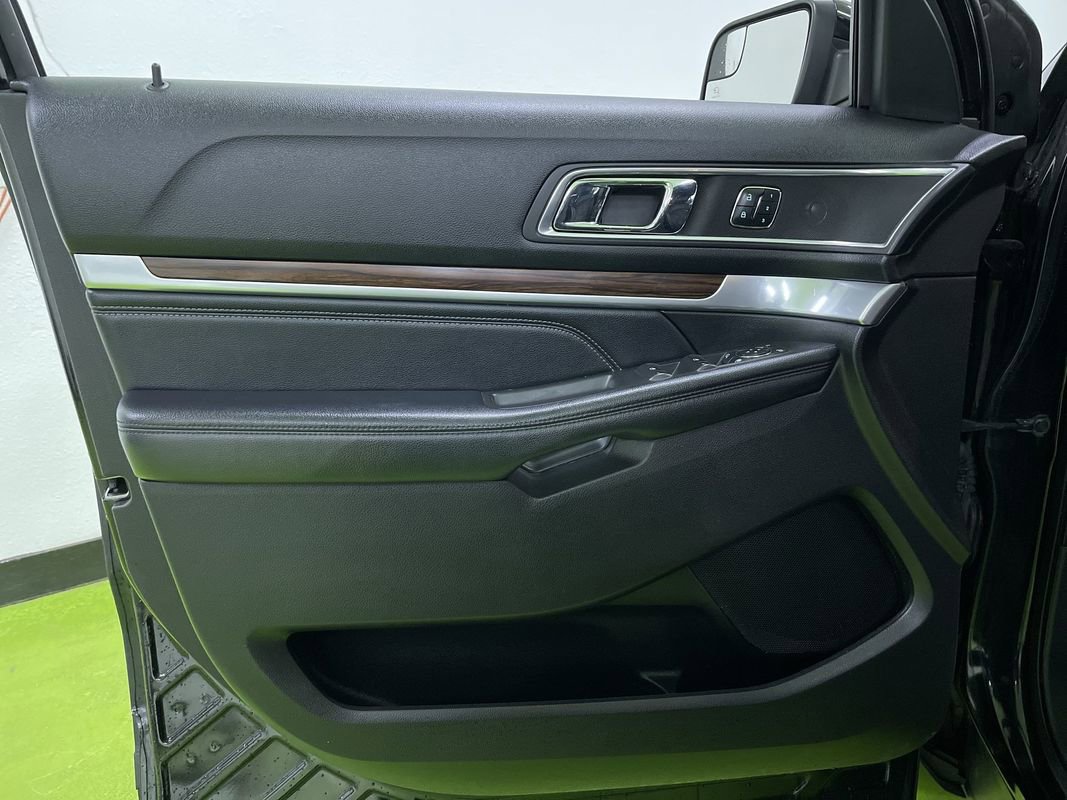 Used 2017 Ford Explorer Limited image 16
