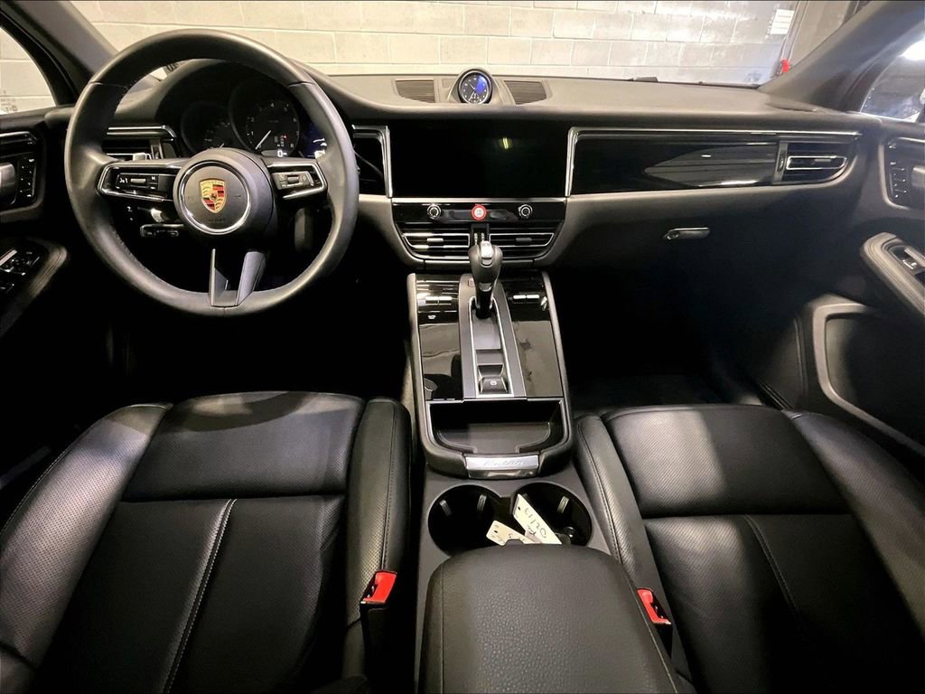 Used 2025 Porsche Macan AWD/4WD image 18