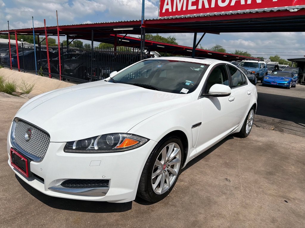 Used 2015 Jaguar XF Premium RWD image 4