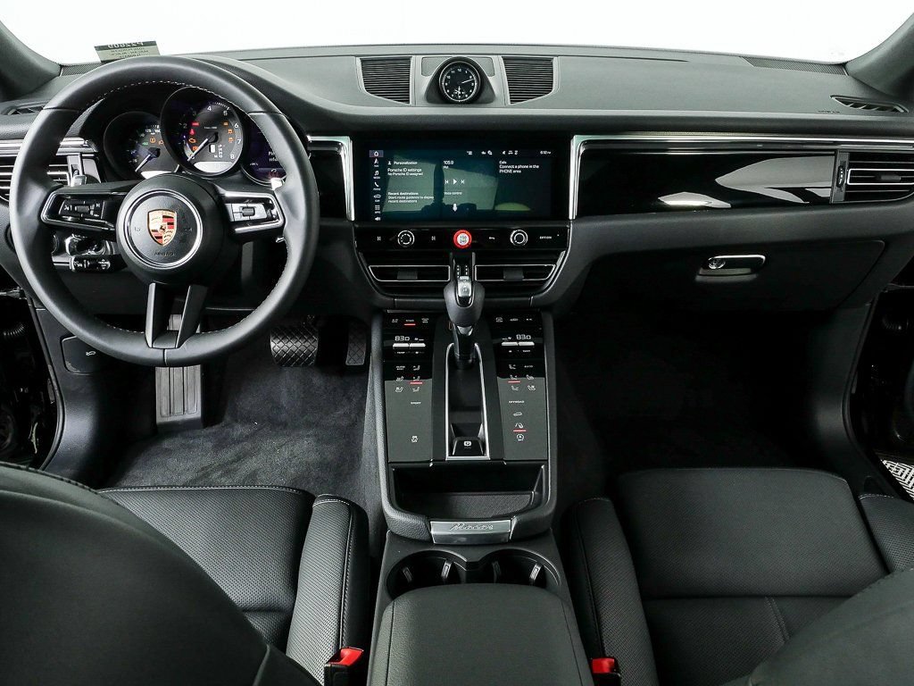 Certified 2026 Porsche Macan AWD/4WD image 19