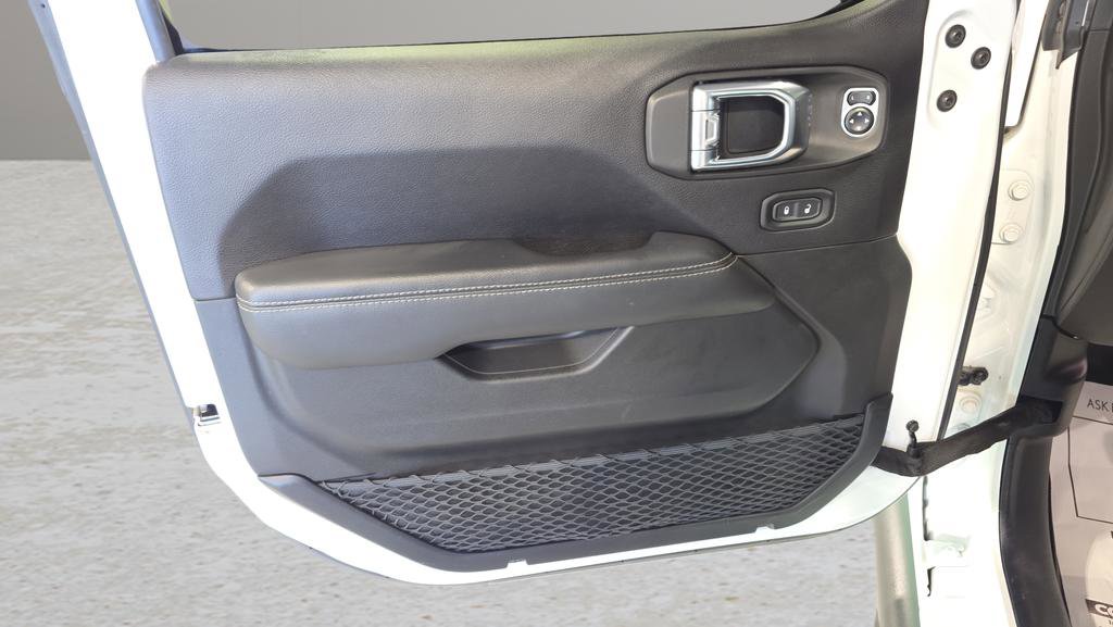 Used 2020 Jeep Gladiator Overland image 9