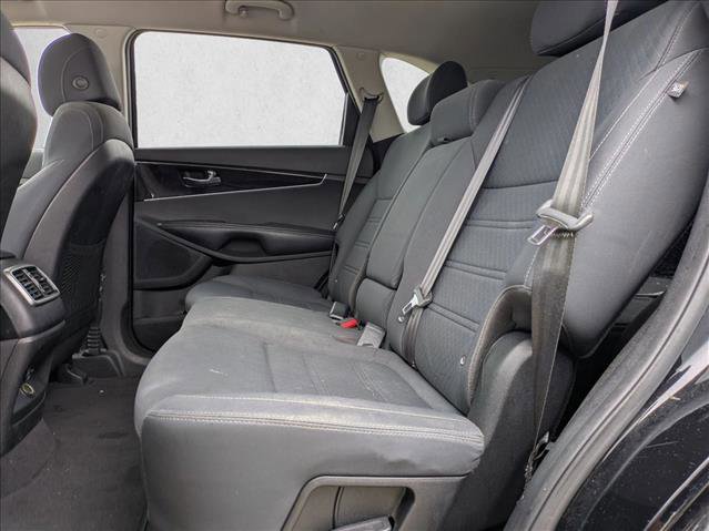 Used 2017 Kia Sorento L image 17