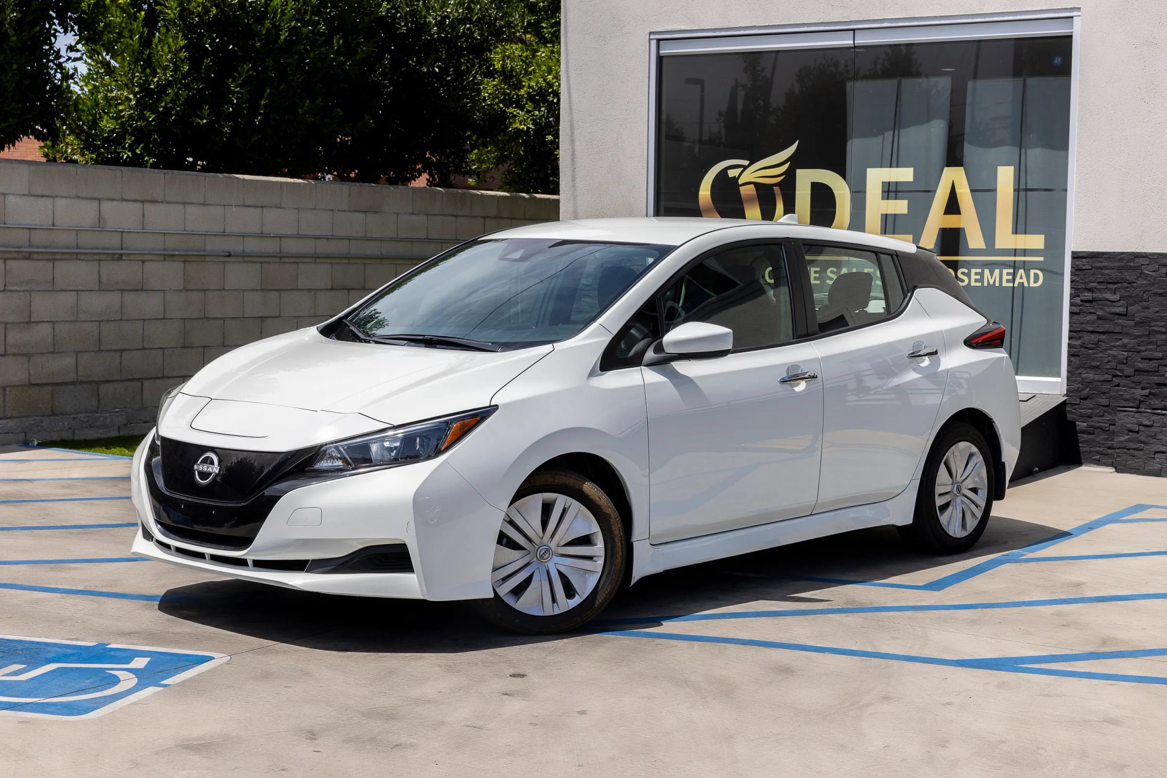 Used 2025 Nissan Leaf S FWD image 6
