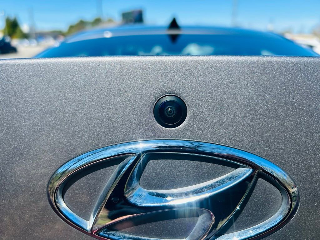 Used 2023 Hyundai Elantra Blue image 13