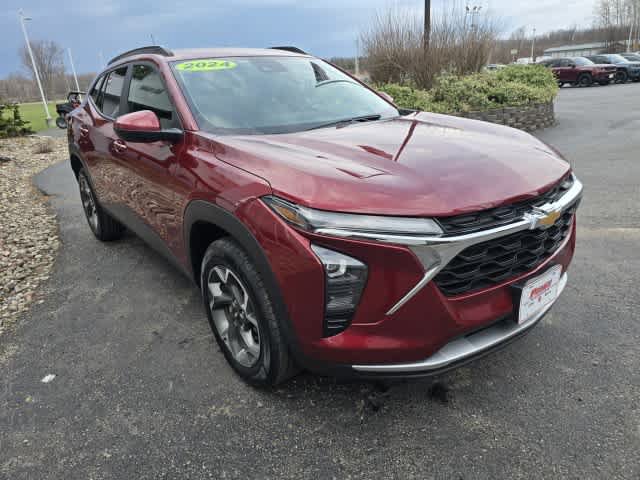 Used 2024 Chevrolet Trax LT FWD image 8