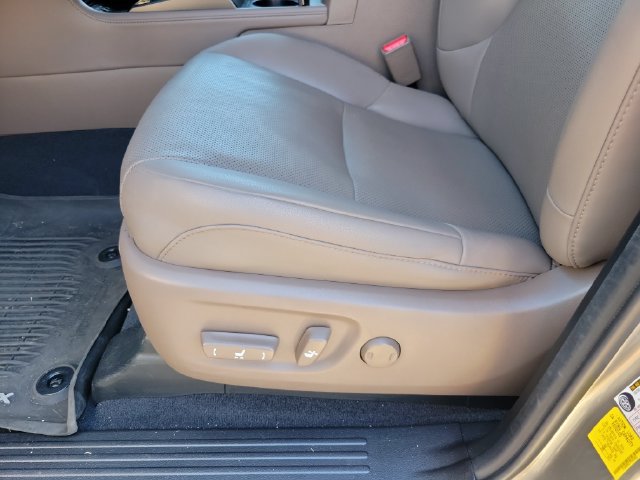 Used 2023 Lexus GX 460 Premium w/ Accessory Package AWD/4WD image 14