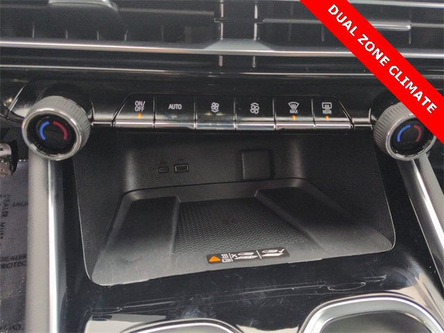 Used 2024 Chevrolet Traverse RS image 18