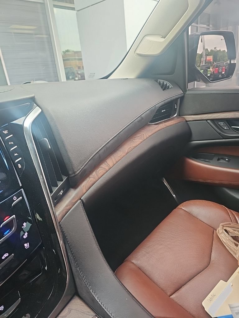 Used 2016 Cadillac Escalade ESV Luxury AWD/4WD image 12