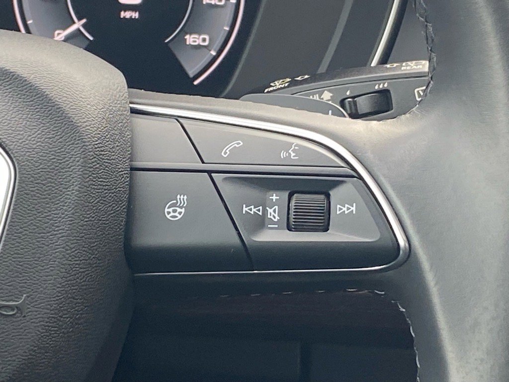 Used 2024 Audi Q5 e Premium w/ Convenience Package image 9