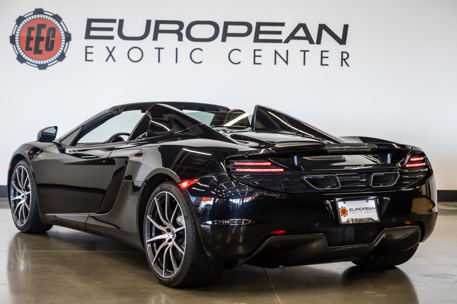 Used 2013 McLaren MP4-12C Spider RWD image 11