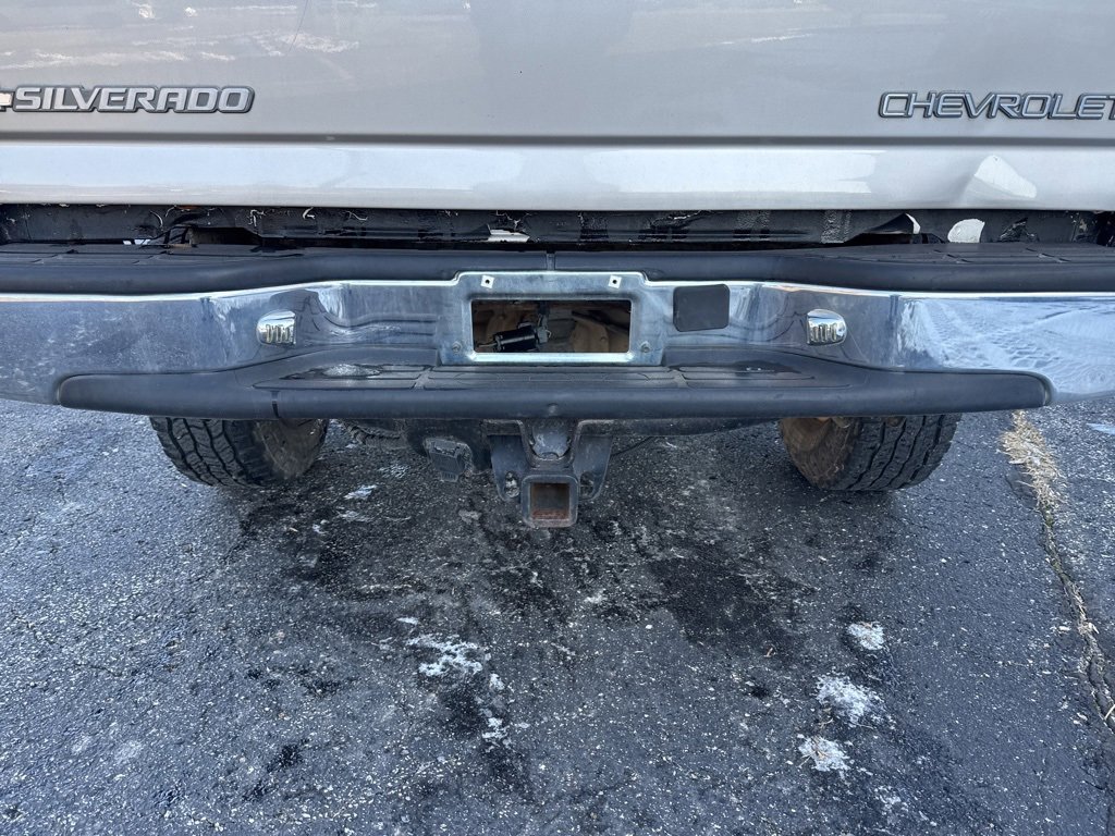Used 2004 Chevrolet Silverado 2500 LT w/ Heavy-Duty Power Package image 6