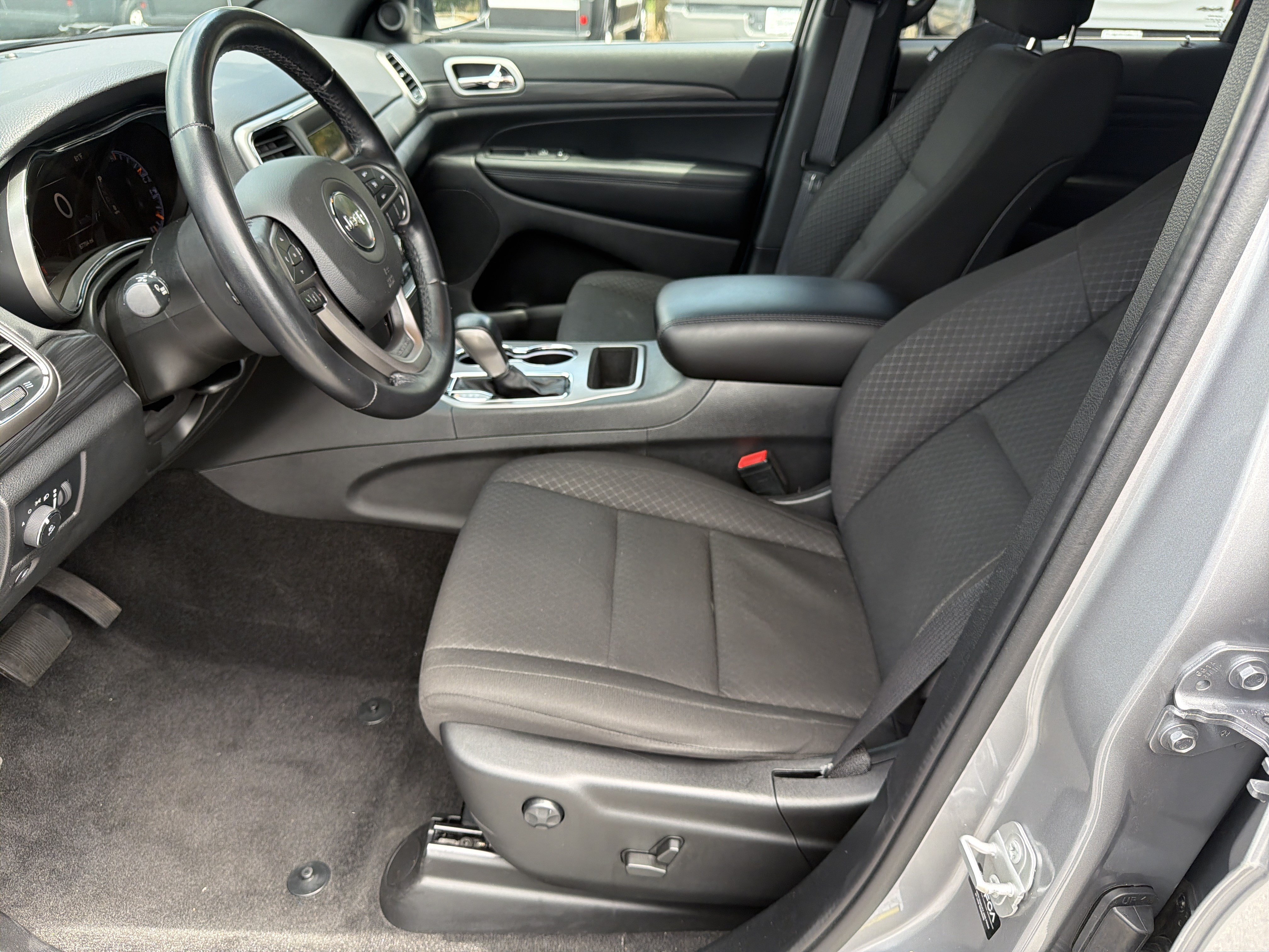 Used 2021 Jeep Grand Cherokee Laredo RWD image 11