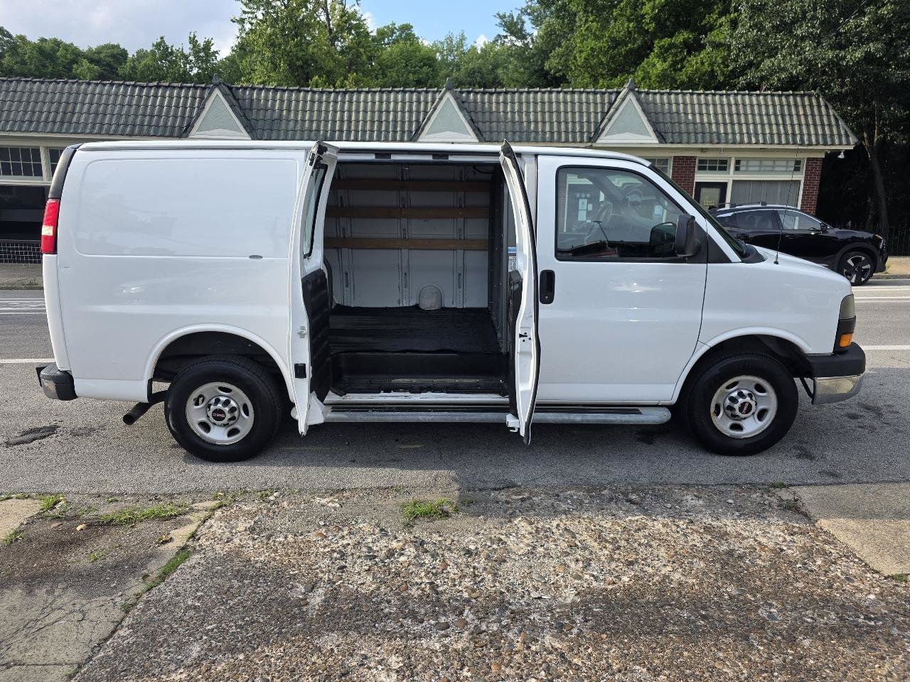 Used 2014 GMC Savana 2500 RWD image 14