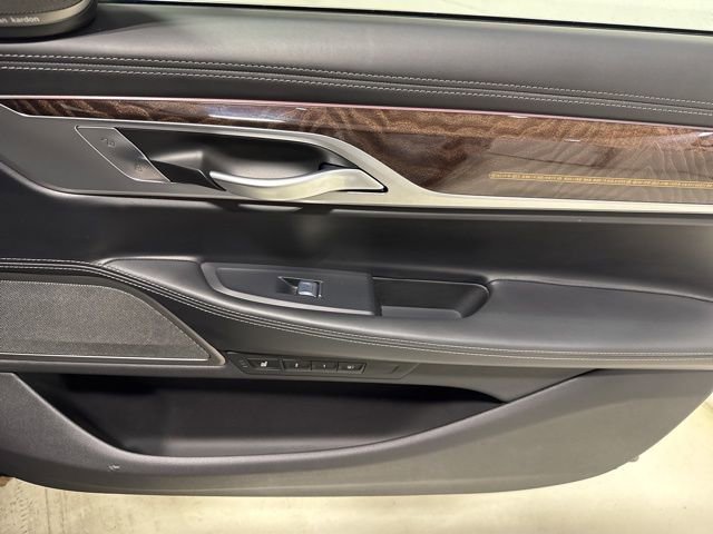 Used 2022 BMW 750i xDrive w/ Luxury Rear Seating Package image 38