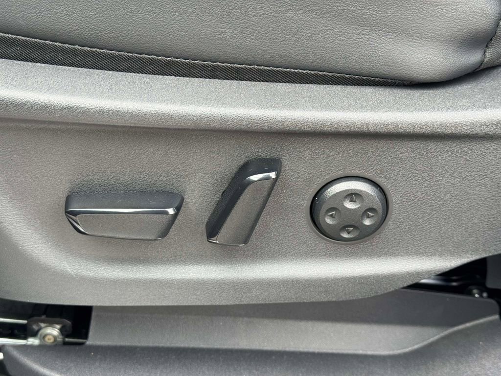 Used 2024 Nissan Ariya AWD image 18