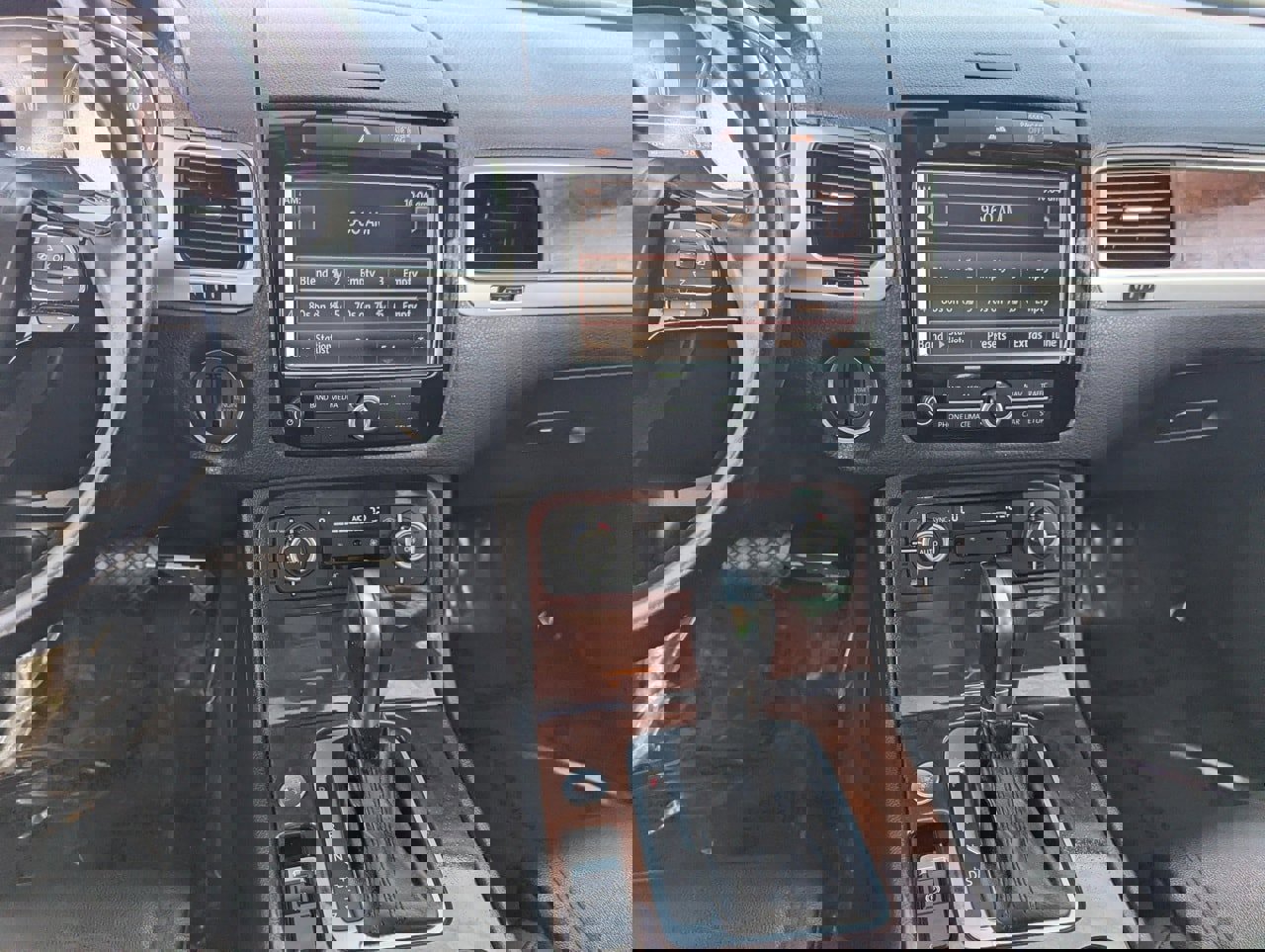 Used 2014 Volkswagen Touareg TDI image 18