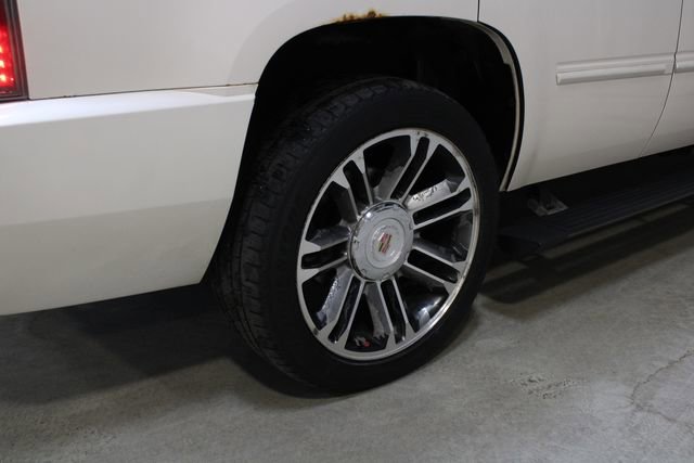 Used 2013 Cadillac Escalade Premium image 25