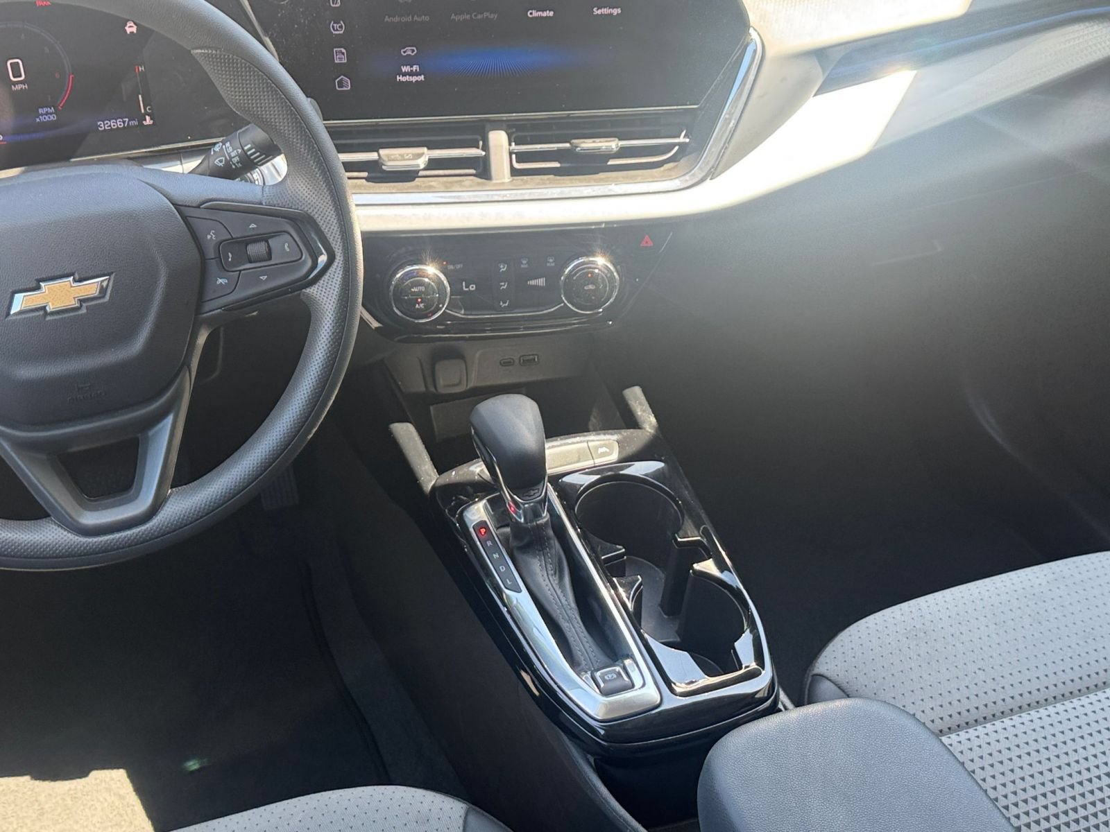 Used 2025 Chevrolet Trax LT FWD image 40