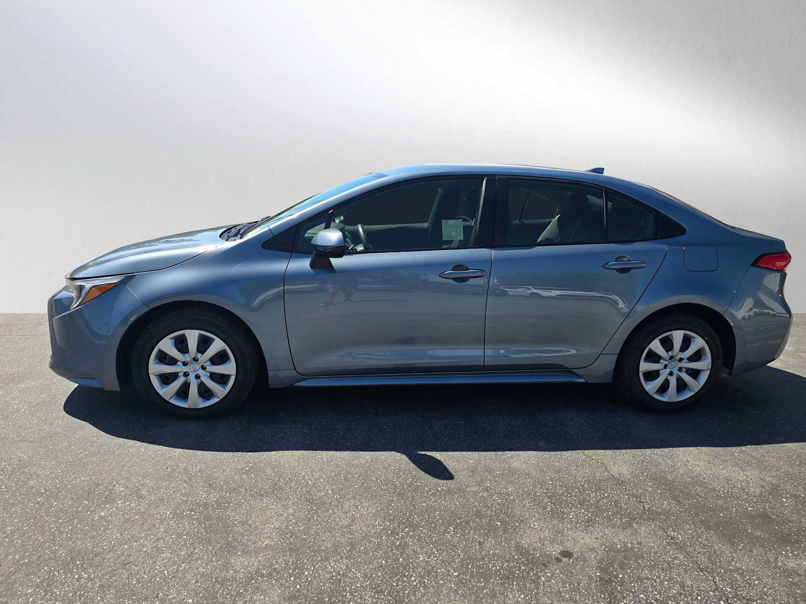 Used 2023 Toyota Corolla LE FWD image 6