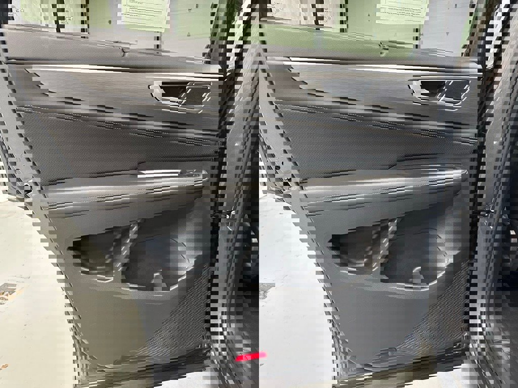 Used 2025 Volkswagen Atlas Cross Sport SE image 44