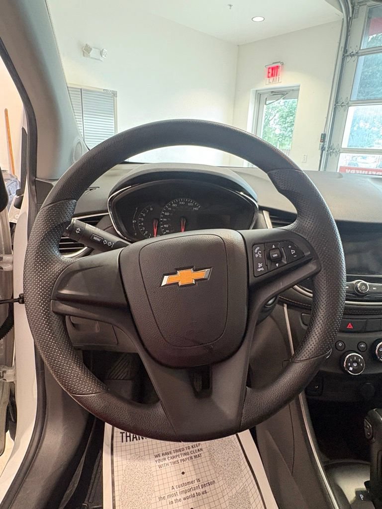 Used 2020 Chevrolet Trax LS AWD/4WD image 19