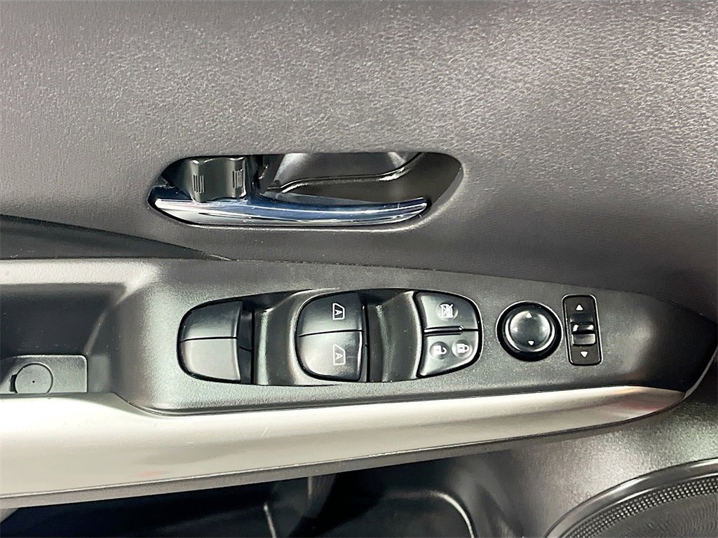 Used 2020 Nissan Kicks SR w/ SR Premium Package image 17