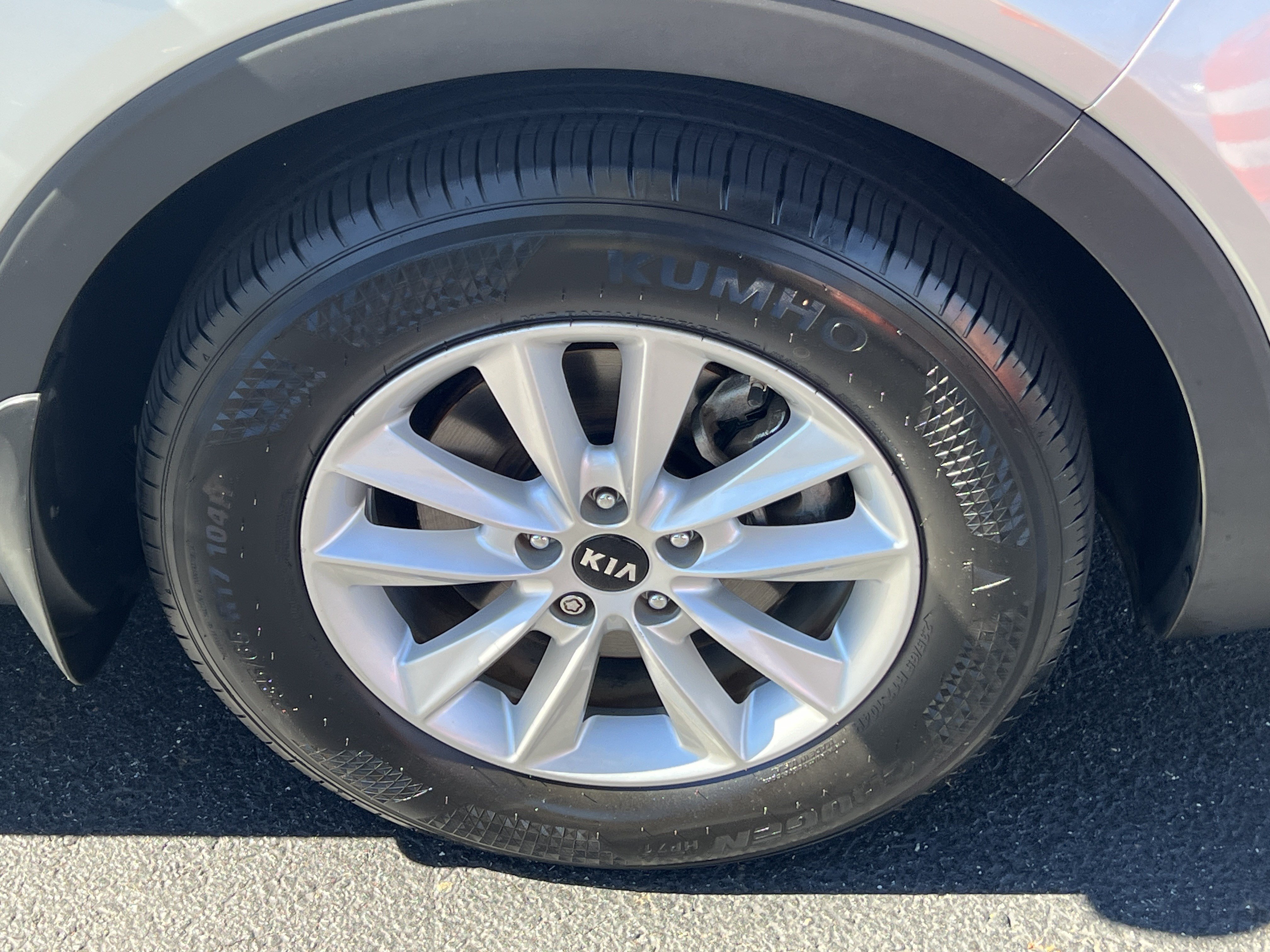Used 2019 Kia Sorento L FWD image 12