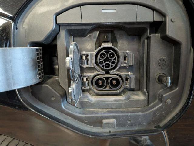 Used 2023 Toyota bZ4X Limited image 22