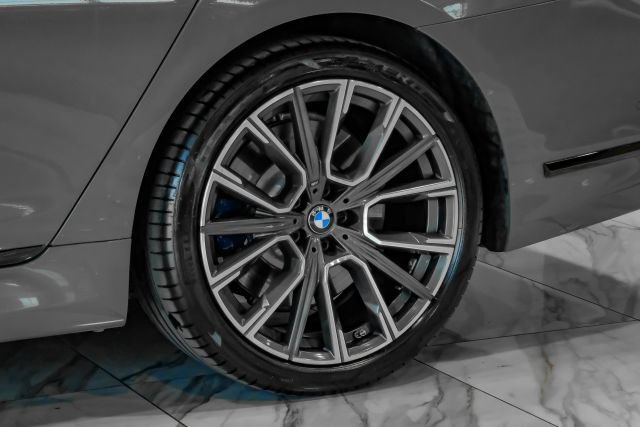 Used 2020 BMW 750i xDrive w/ Executive Package AWD/4WD image 78