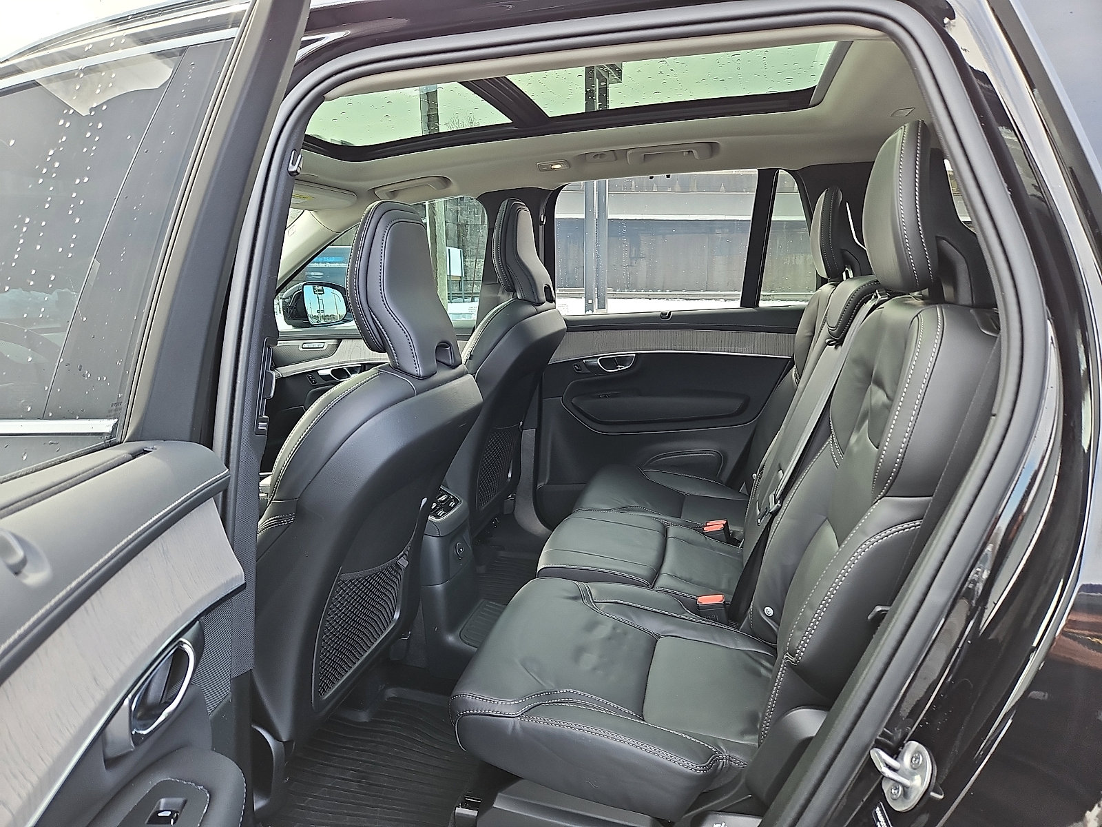 Certified 2025 Volvo XC90 T8 Ultra w/ Protection Package Premier image 10