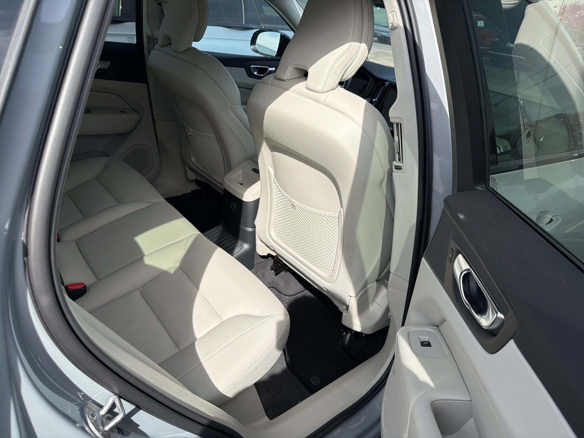 Used 2024 Volvo XC60 T8 Plus w/ Protection Package Premier image 7