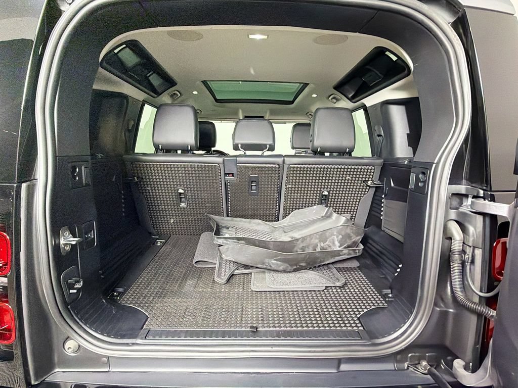 Certified 2024 Land Rover Defender 110 X-Dynamic SE AWD/4WD image 28
